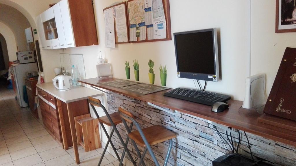 Hostel Aleje 28 Cracovia Esterno foto