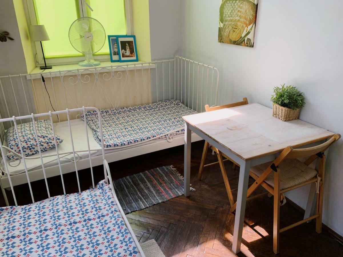 Hostel Aleje 28 Cracovia Esterno foto